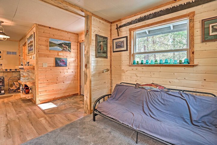 High Lakes Hideaway: La Pine Fishing Cabin!