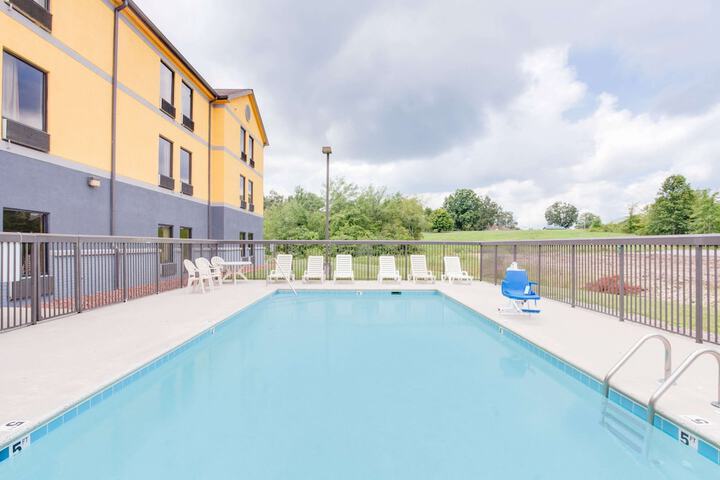 Pool 6 of 29