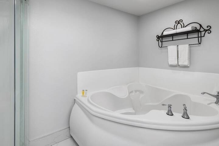 Red Lion Inn & Suites Lemoore