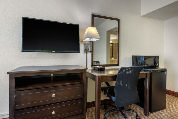 Room 15 of 40