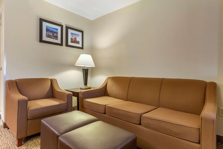 Room 9 of 36
