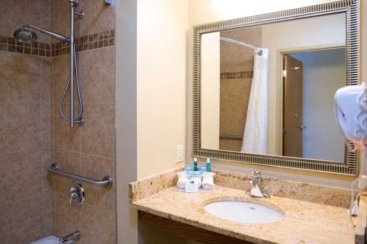 Holiday Inn Express Devils Lake by IHG
