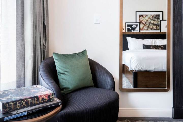 LondonHouse Chicago Curio Collection by Hilton