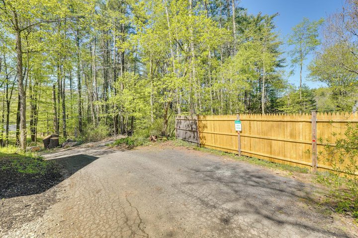 Updated / pet-friendly Cabin by Hikes and Woodstock!