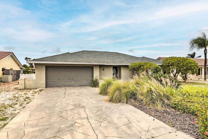 Apollo Beach Waterfront Retreat w / Boat Dock!