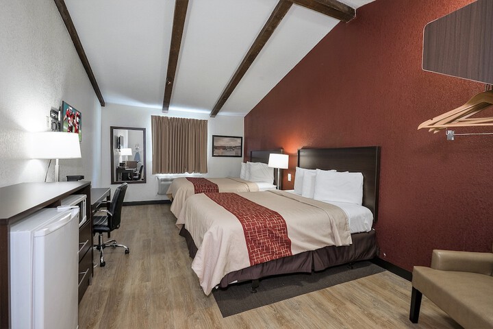 Room 25 of 33