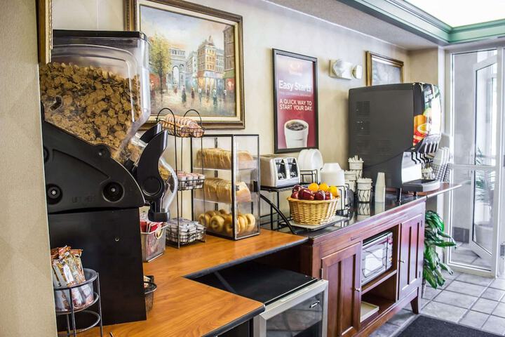 Breakfast/Coffee Service 23 of 26