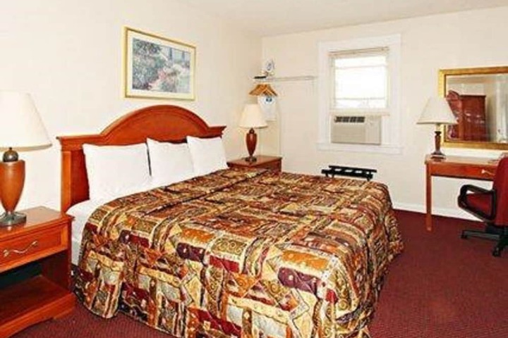 Room 9 of 37