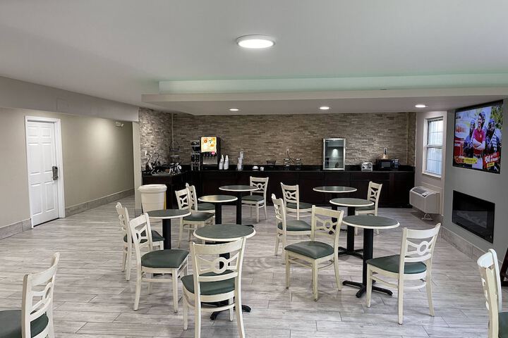 Breakfast/Coffee Service 39 of 44