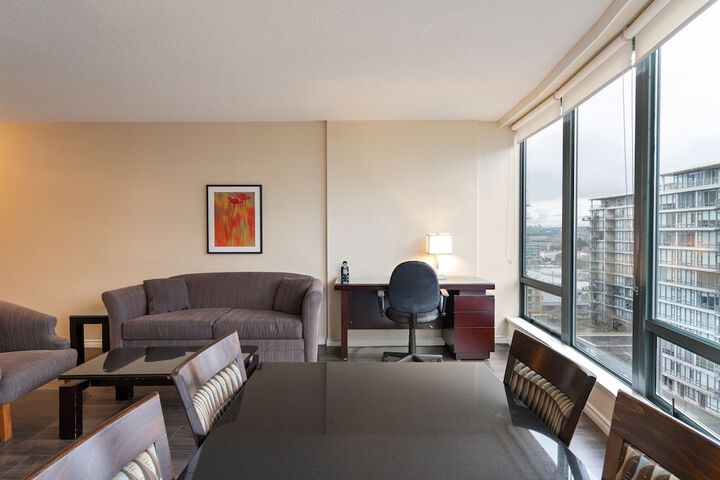 Room 32 of 71