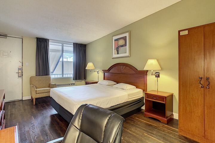 Room 10 of 19