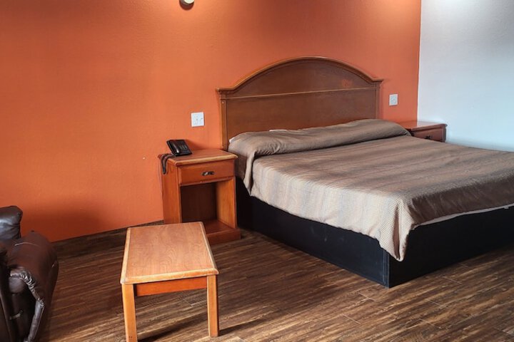Room 18 of 29