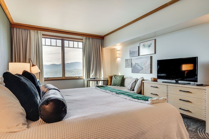 Mountain Views & Pool Access: Cle Elum Condo!