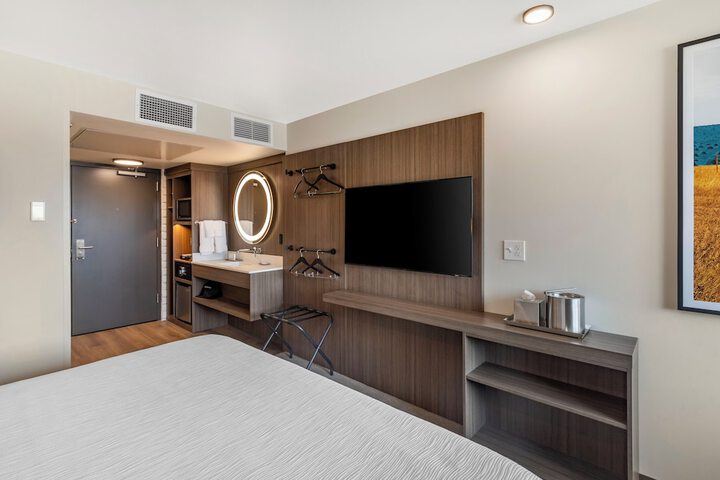 Room 14 of 33