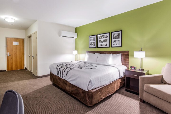 Room 11 of 32