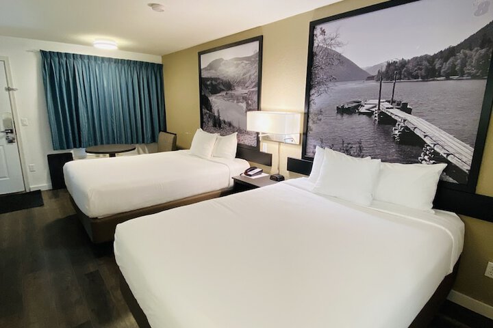 Super 8 by Wyndham 100 Mile House