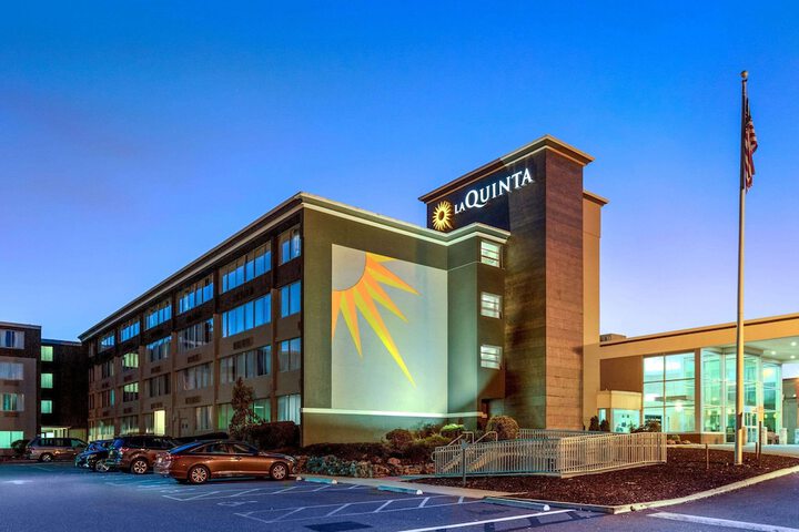 La Quinta Inn & Suites by Wyndham Clifton / Rutherford