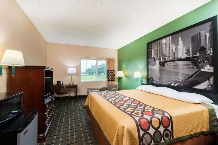 Room 4 of 16