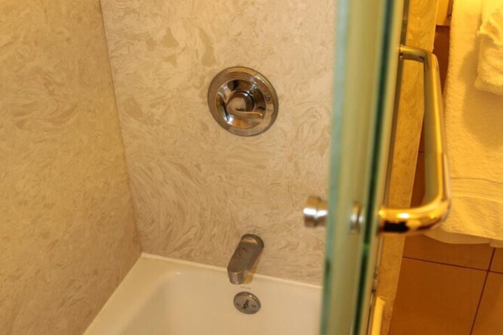 Room 12 of 28