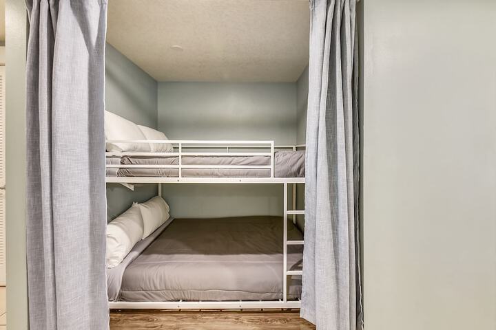 Room 102 of 308