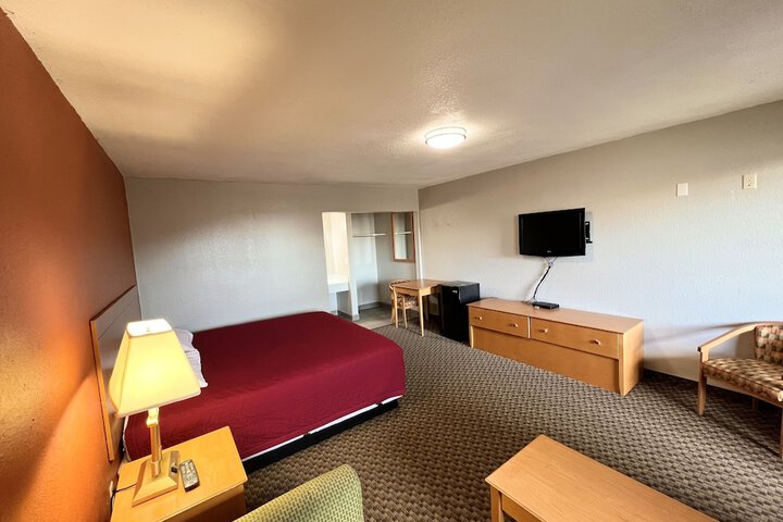 Room 5 of 12