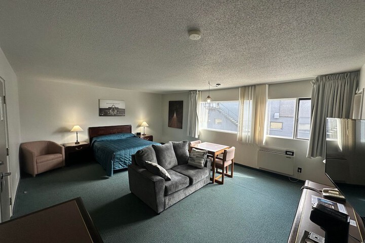 Room 22 of 34