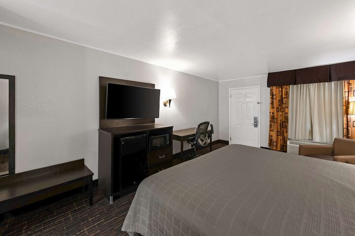 Room 12 of 29