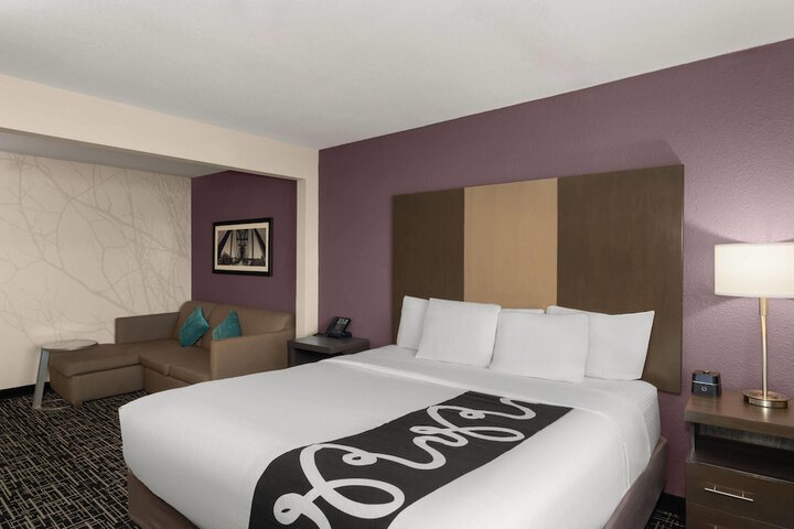 La Quinta Inn & Suites by Wyndham Fayetteville