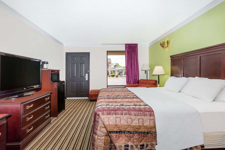 Days Inn by Wyndham Oneonta AL