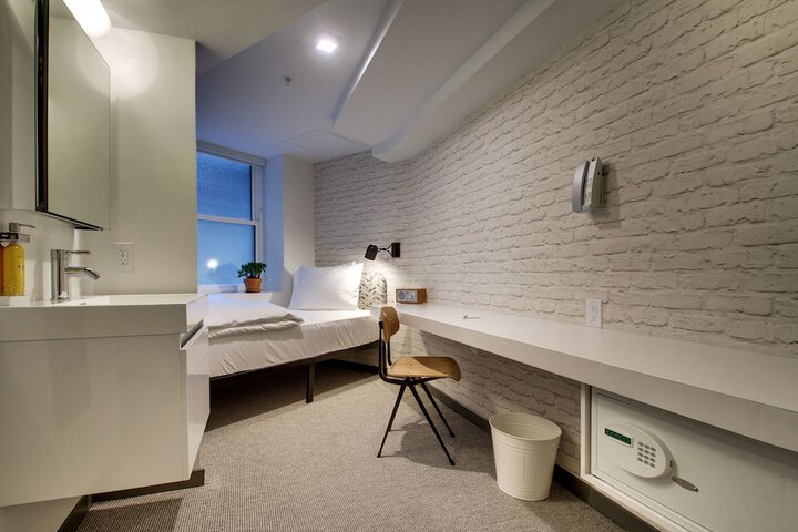 Room 52 of 111