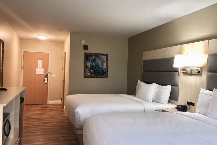 Room 32 of 40