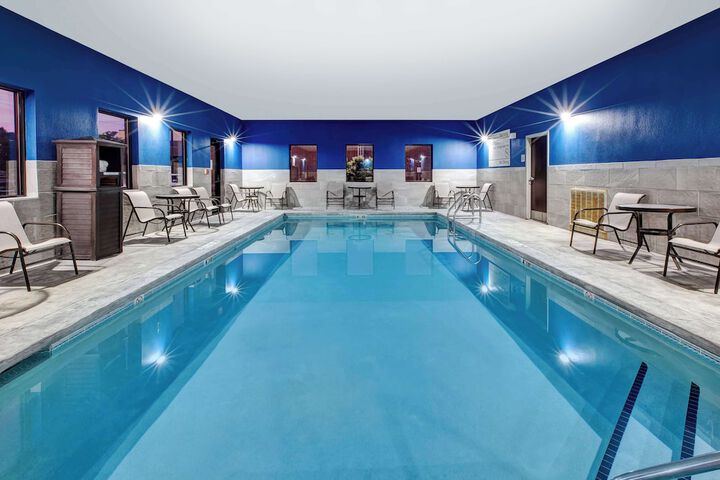 Hampton Inn & Suites Cleveland-Airport / Middleburg Heights