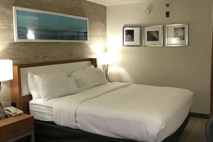Room 33 of 61