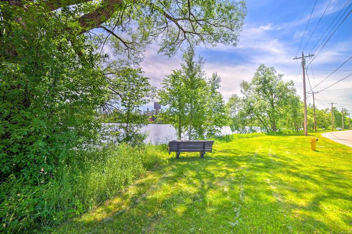 Cozy Ishpeming Cottage w / Lake & Park Views!