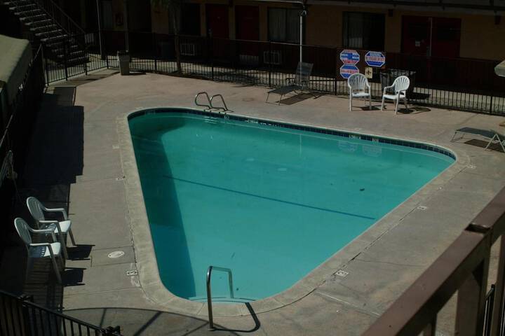Pool 11 of 40