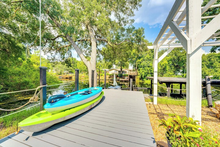 Spacious Tavares Home w / Private Outdoor Oasis!