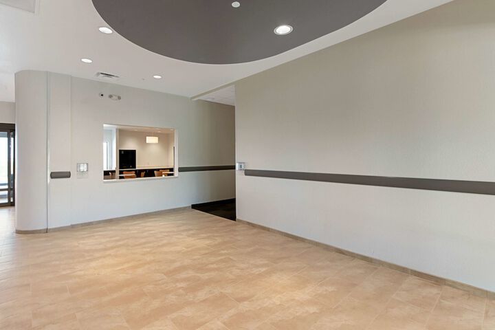 Ballroom/Hall 32 of 33