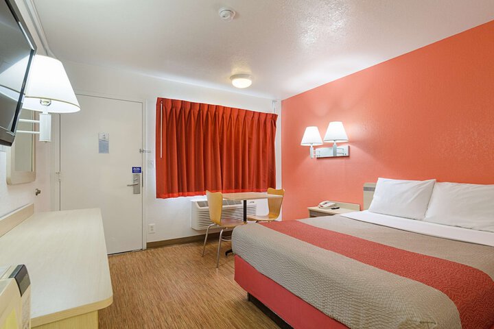 Room 38 of 74
