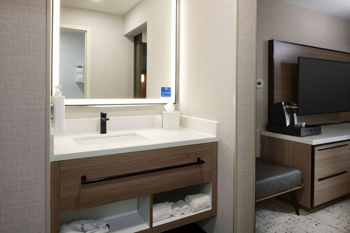 Hampton Inn Newark Airport