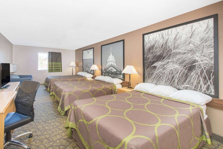 Super 8 by Wyndham Belleville