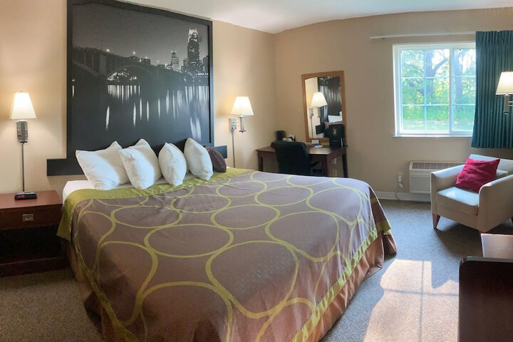 Super 8 by Wyndham Chisago City