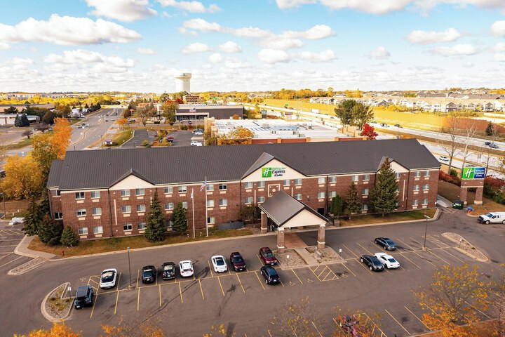 Holiday Inn Express Hotel & Suites St. Paul-Woodbury by IHG