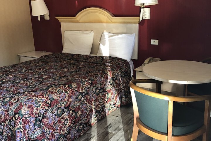 Room 14 of 16