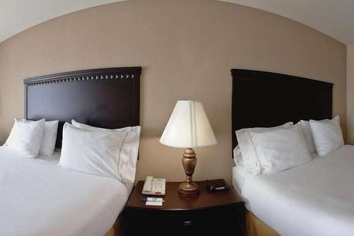 Room 11 of 33