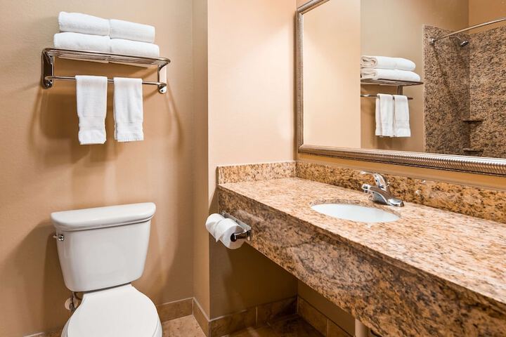 Best Western Plus Kenedy Inn