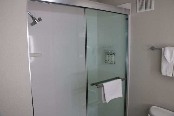 Room 40 of 145