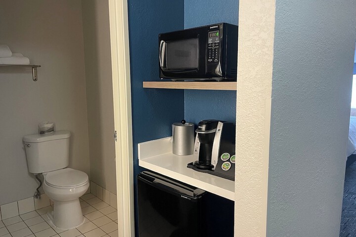 Room 11 of 30