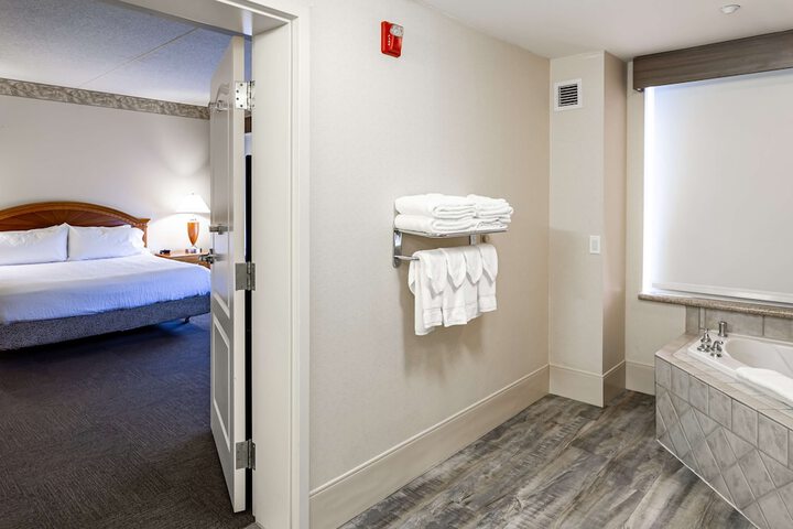 Room 32 of 67