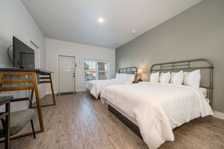 Room 169 of 211