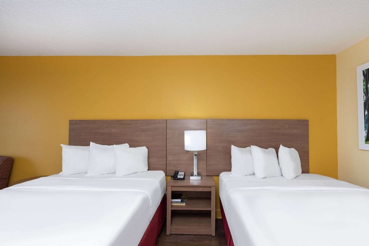 Room 34 of 48